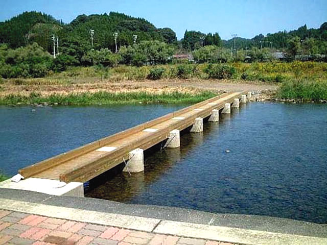 綾の流れ橋
